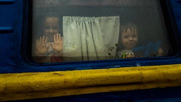 iLoveUkraine shared humanitarian aid with these refugee children when their train stopped in Khemelnitskiy, Ukraine.