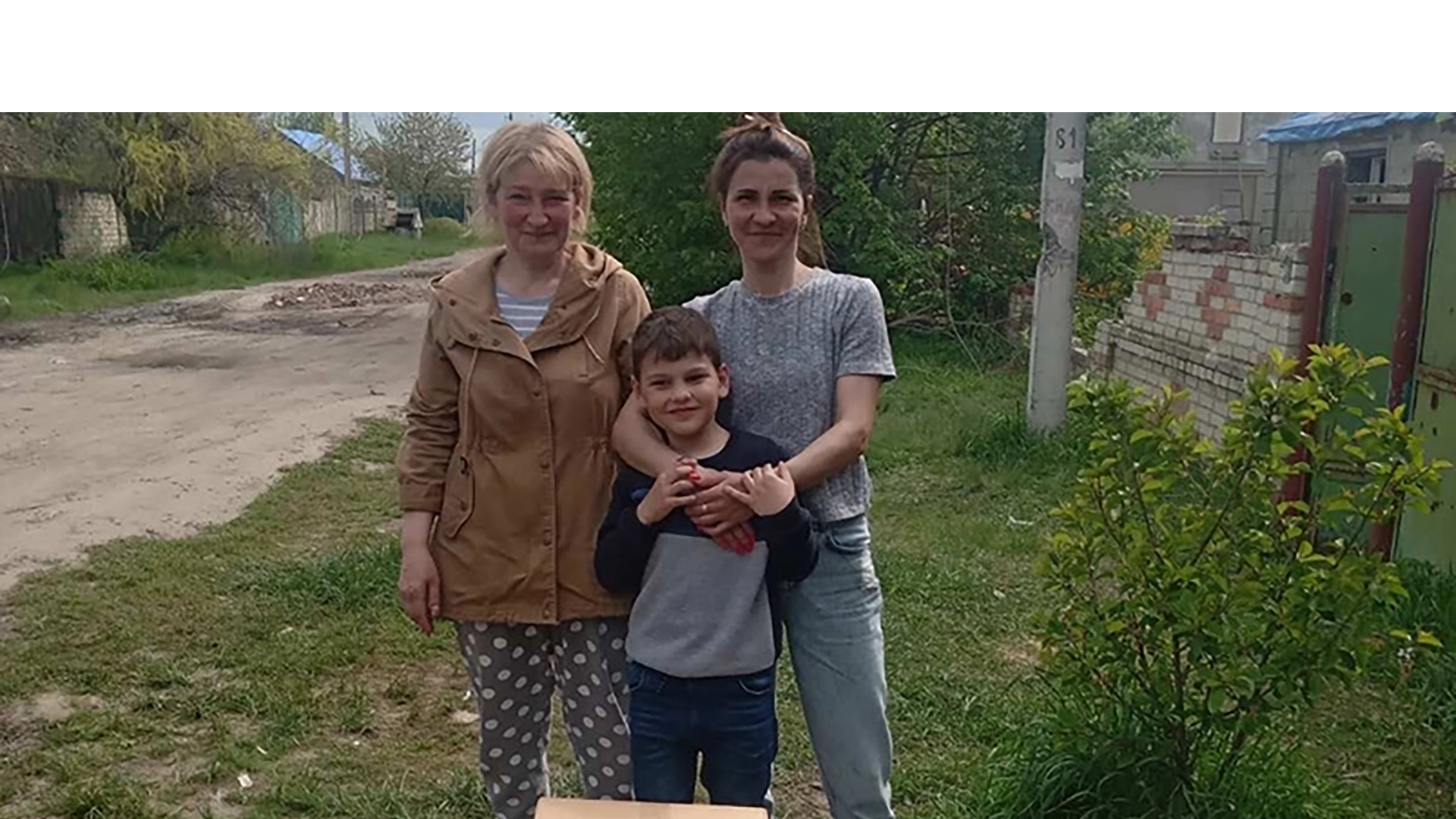 iLoveUkraine delivering humanitarian aid to displaced families in ravaged Tishki suburbs of Kharkiv,Ukraine.